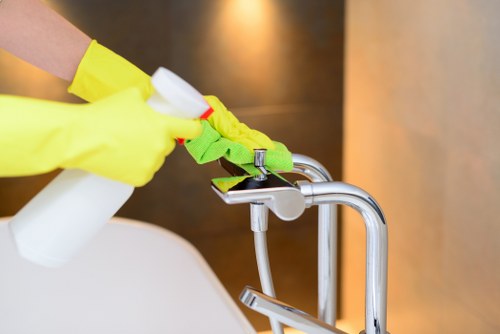 Cleaning team preparing a Pimlico flat for move-out handover